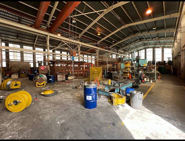 2,152M² WAREHOUSE FOR SALE IN DRIEHOEK